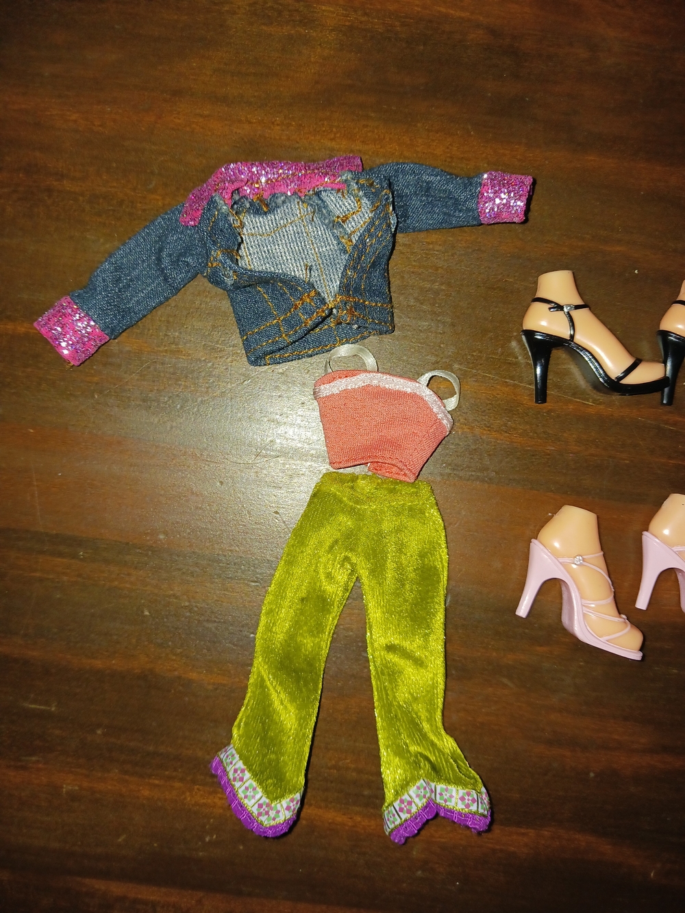 Mix Lot Vintage Bratz Doll Clothes Shoes - Picture 3 of 3